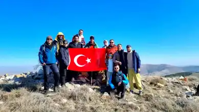 Kırşehir'de Dağcılar Zirvede Türk Bayrağı Açtı