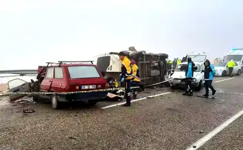 Kırşehir'de 3 Ölü, 18 Yaralı Zincirleme Kaza!