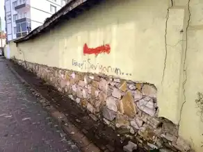 Uğur Mumcu'nun Doğduğu Ev Kirletildi