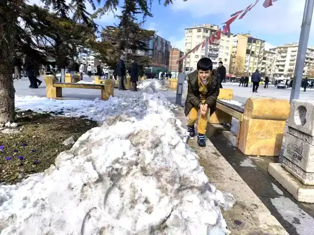 Kırşehir'de Kar Keyfi: Çocuklar Karın Tadını Çıkardı!
