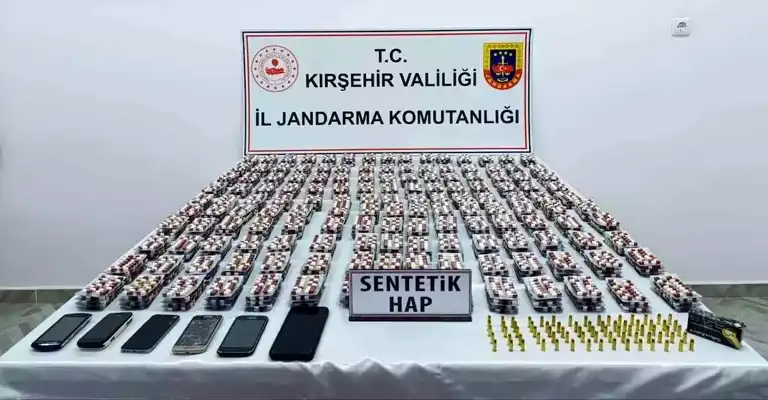 Kırşehir'de Büyük Uyuşturucu Operasyonu: 8 Bin Sentetik Hap Ele Geçirildi